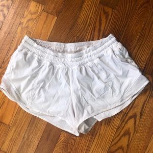 Size 8 Lululemon Hotty Hot shorts 2.5”